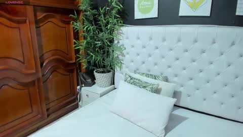 Snapshot of ebony_katterin chatting on October 18, 2025, 11:00 am ebony_katterin online show from October 18, 2025, 11:00 am