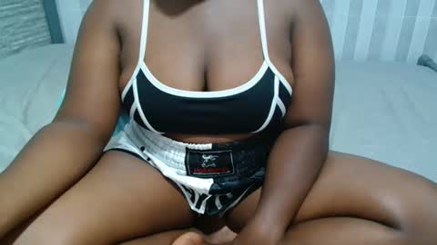 Snapshot of ebony_sabrina chatting on December 5, 2025, 7:43 pm Sabrina online show from December 5, 2025, 7:43 pm