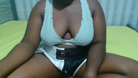 Snapshot of ebony_sabrina chatting on December 14, 2025, 9:03 am Sabrina online show from December 14, 2025, 9:03 am