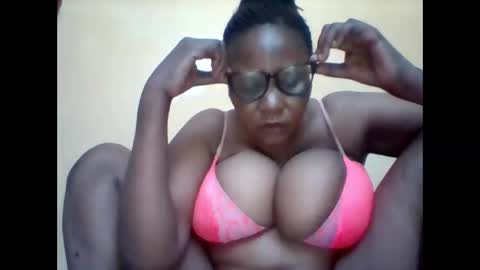 Snapshot of ebonybussy chatting on September 19, 2025, 8:16 am MAMITO online show from September 19, 2025, 8:16 am