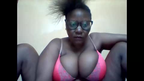 Snapshot of ebonybussy chatting on September 21, 2025, 9:22 am MAMITO online show from September 21, 2025, 9:22 am