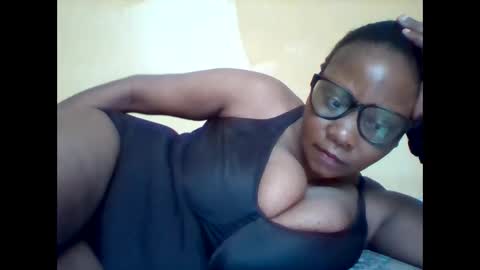 Snapshot of ebonybussy chatting on September 23, 2025, 7:11 am MAMITO online show from September 23, 2025, 7:11 am