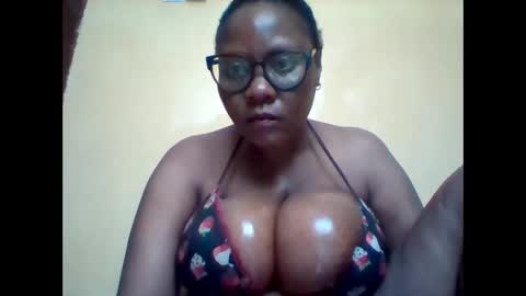 Snapshot of ebonybussy chatting on September 24, 2025, 8:28 am MAMITO online show from September 24, 2025, 8:28 am
