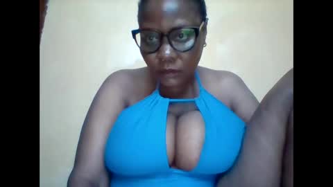 Snapshot of ebonybussy chatting on September 25, 2025, 8:51 am MAMITO online show from September 25, 2025, 8:51 am