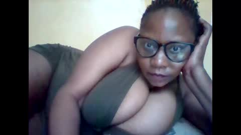 Snapshot of ebonybussy chatting on October 30, 2025, 8:05 am MAMITO online show from October 30, 2025, 8:05 am