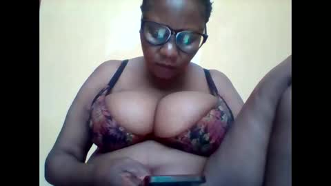 Snapshot of ebonybussy chatting on November 1, 2025, 7:54 am MAMITO online show from November 1, 2025, 7:54 am