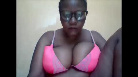 Snapshot of ebonybussy chatting on November 4, 2025, 8:13 am MAMITO online show from November 4, 2025, 8:13 am