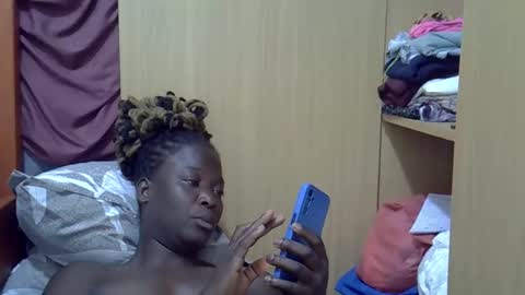 Snapshot of ebonydora chatting on October 19, 2025, 3:01 pm ebonydora online show from October 19, 2025, 3:01 pm