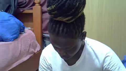 Snapshot of ebonydora chatting on December 1, 2025, 5:01 am ebonydora online show from December 1, 2025, 5:01 am