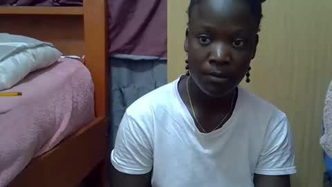 Snapshot of ebonydora chatting on December 14, 2025, 3:06 pm ebonydora online show from December 14, 2025, 3:06 pm