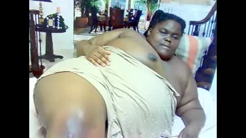 ebonyhotbuns4u2luv online show from February 26, 2025, 6:54 pm