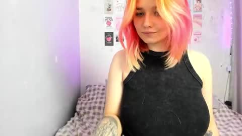 Snapshot of edna_dana chatting on December 13, 2024, 5:43 pm Edna online show from December 13, 2024, 5:43 pm