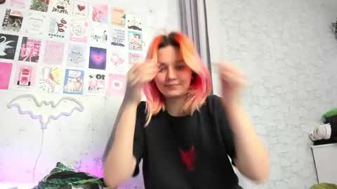 Snapshot of edna_dana chatting on December 20, 2024, 1:33 pm Edna online show from December 20, 2024, 1:33 pm