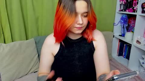 Snapshot of edna_dana chatting on November 21, 2025, 7:01 pm Edna online show from November 21, 2025, 7:01 pm