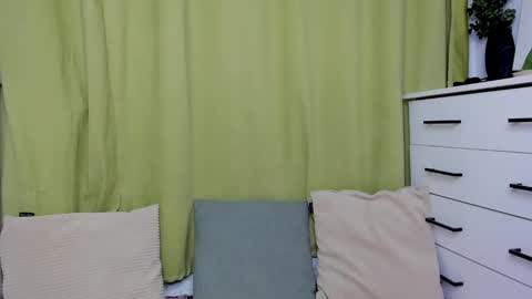 Snapshot of edna_dana chatting on December 4, 2025, 9:34 pm Edna online show from December 4, 2025, 9:34 pm