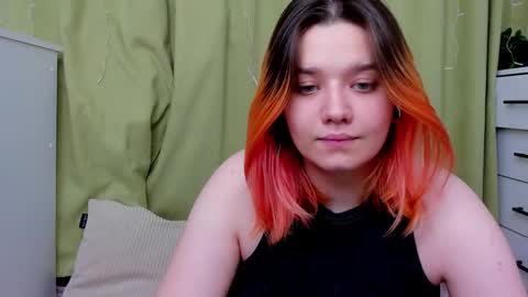 Snapshot of edna_dana chatting on December 19, 2025, 6:59 pm Edna online show from December 19, 2025, 6:59 pm