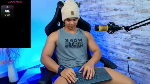 Snapshot of edward__clarck chatting on December 4, 2024, 4:21 am EDWARD CLARCK online show from December 4, 2024, 4:21 am