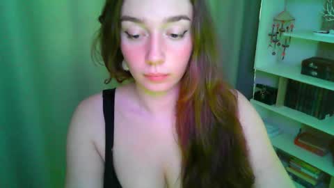 Snapshot of effie_balconii chatting on September 29, 2025, 11:48 am effie_balconii online show from September 29, 2025, 11:48 am