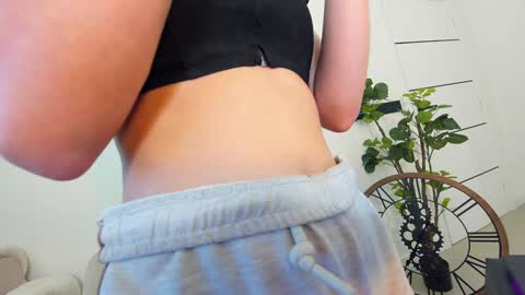Snapshot of ehotlovea chatting on January 12, 2025, 2:14 am Erik and Alice online show from January 12, 2025, 2:14 am