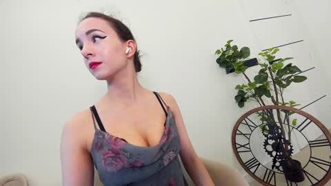 Snapshot of ehotlovea chatting on January 16, 2025, 11:06 pm Erik and Alice online show from January 16, 2025, 11:06 pm