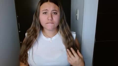 EIMY   MODEL INDEPENDENT online show from November 11, 2025, 7:08 am