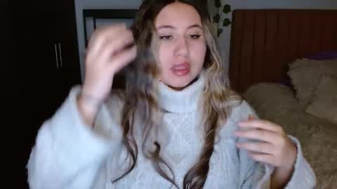 EIMY   MODEL INDEPENDENT online show from December 4, 2025, 5:39 am