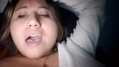 EIMY   MODEL INDEPENDENT online show from December 14, 2025, 5:46 am