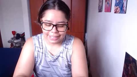 eimy_saenzz online show from November 9, 2025, 4:27 pm