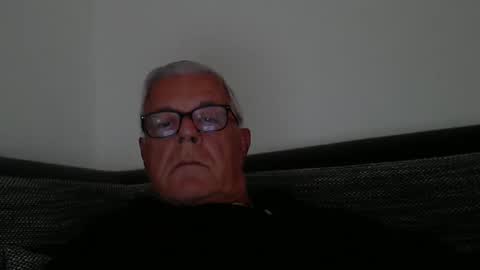 Snapshot of eisbaer1957 chatting on October 12, 2025, 4:06 pm eisbaer1957 online show from October 12, 2025, 4:06 pm