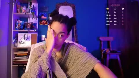 Ela  Help me reach 100 thumbs up online show from December 5, 2025, 5:16 am