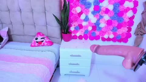 Ela  online show from February 3, 2025, 4:57 am