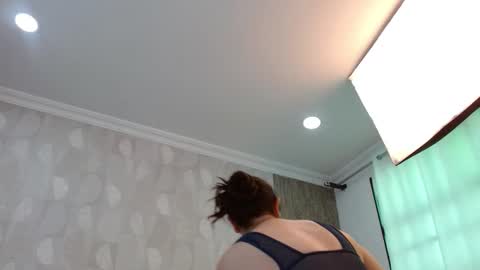 elamurray online show from November 12, 2025, 11:43 am