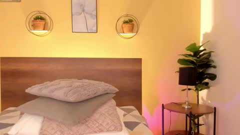 Snapshot of elawalker1 chatting on October 20, 2025, 8:53 pm Ela online show from October 20, 2025, 8:53 pm