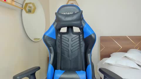 Snapshot of elawalker1 chatting on October 28, 2025, 9:28 pm Ela online show from October 28, 2025, 9:28 pm