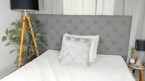 Snapshot of elawalker1 chatting on November 17, 2025, 8:36 pm Ela online show from November 17, 2025, 8:36 pm