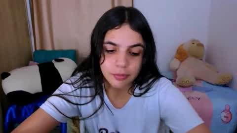Snapshot of elenna_hotx chatting on October 17, 2025, 8:44 pm agnes online show from October 17, 2025, 8:44 pm