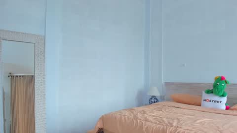 Snapshot of eleonora_linn_ chatting on January 4, 2025, 6:19 am Eleonora online show from January 4, 2025, 6:19 am