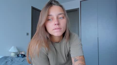 Snapshot of eleonora_linn_ chatting on January 28, 2025, 5:11 am Eleonora online show from January 28, 2025, 5:11 am