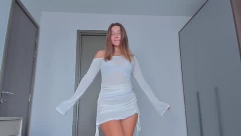 Snapshot of eleonora_linn_ chatting on February 14, 2025, 5:19 am Eleonora online show from February 14, 2025, 5:19 am
