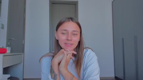 Snapshot of eleonora_linn_ chatting on March 12, 2025, 9:02 am Eleonora online show from March 12, 2025, 9:02 am