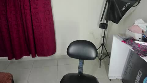 Snapshot of elettra_bennet chatting on October 28, 2025, 12:03 am elettra_bennet online show from October 28, 2025, 12:03 am