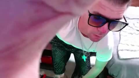 Snapshot of elevatetlb chatting on September 29, 2025, 4:17 am Walker online show from September 29, 2025, 4:17 am