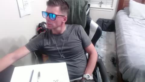 Snapshot of elevatetlb chatting on October 2, 2025, 3:24 am Walker online show from October 2, 2025, 3:24 am