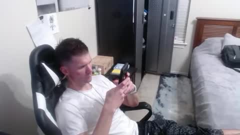 Snapshot of elevatetlb chatting on October 3, 2025, 3:58 am Walker online show from October 3, 2025, 3:58 am