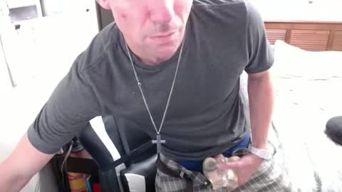 Snapshot of elevatetlb chatting on October 4, 2025, 7:28 am Walker online show from October 4, 2025, 7:28 am