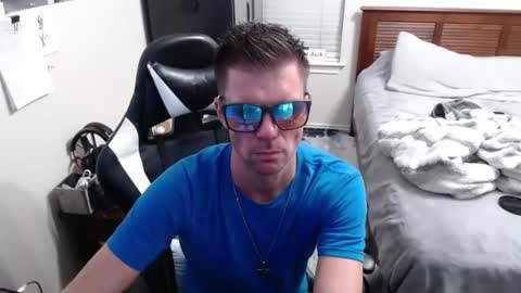 Snapshot of elevatetlb chatting on October 6, 2025, 1:36 am Walker online show from October 6, 2025, 1:36 am