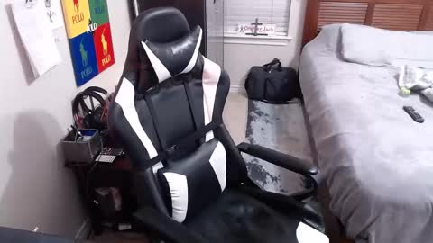 Snapshot of elevatetlb chatting on October 13, 2025, 4:34 am Walker online show from October 13, 2025, 4:34 am