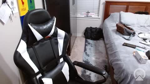 Snapshot of elevatetlb chatting on October 15, 2025, 4:45 am Walker online show from October 15, 2025, 4:45 am