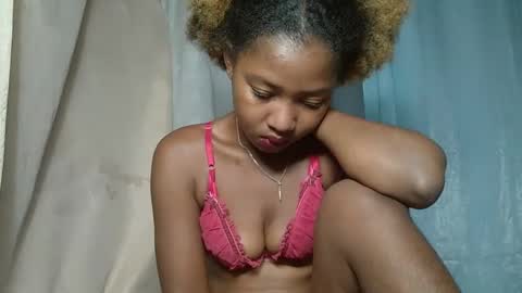 Snapshot of elia011 chatting on January 30, 2025, 4:02 pm elia011 online show from January 30, 2025, 4:02 pm