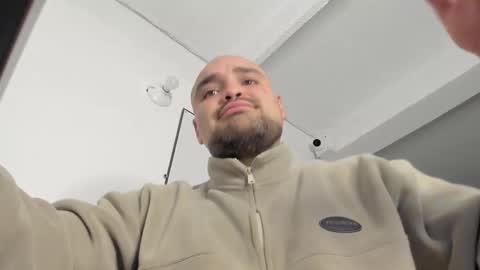 Snapshot of eliancrow chatting on November 28, 2025, 10:45 pm Elian online show from November 28, 2025, 10:45 pm